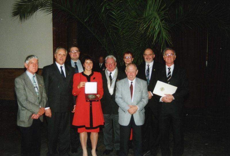 files/inhalte/allgemein/galerien/chronik/1993-2 Bundespraesident Sportplakette in Rostock.JPG